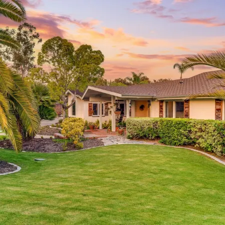 Private gated home, pool/hot tub, bbq, beach, families, summer vacation.