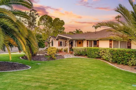 Private gated home, pool/hot tub, bbq, beach, families, summer vacation.