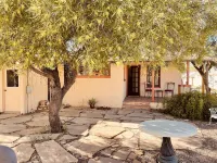 Walking distance to University, shops, restaurants, bars and coffee shops 애리조나 대학 주변 호텔