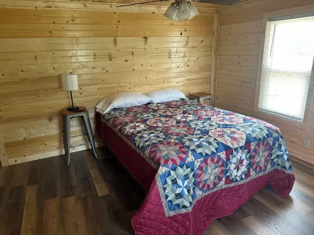 Unit B Country home apartment near Warrensburg Отели в г. Johnson County