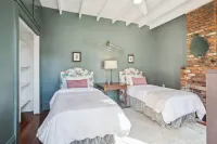 2BR LGD/Magazine Street Cottage - Unbeatable Location Hotels in Lower Garden District