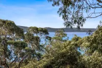 Boxy's Beach House: Perfect Location - Sea ViewsPeace & Quiet - Walk Anywhere