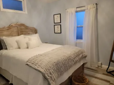 Charming Cottage in the Heart of Catskill & Pet Friendly 스피드웨이 주변 호텔