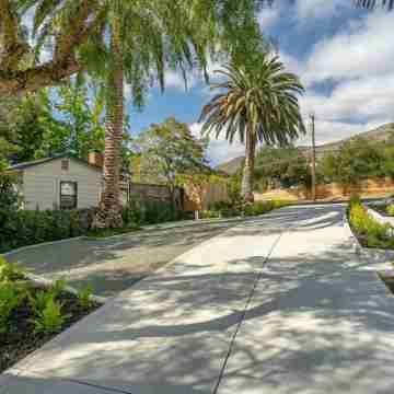 NEW LISTING ! NEWLY REMODELED HISTORIC HOME NEAR DOWNTOWN! Hotel Exterior