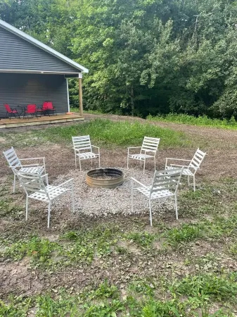 Hidden Hideway, fully furnished home perfect for family get aways!