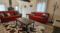Cozy Up North Retreat in the Heart of Sault Ste. Marie. Pet Friendly! Hot Tub!