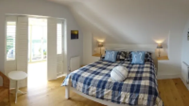 Beach Front Holiday Home on Private Road with Views Out to Sea. 100+  Reviews