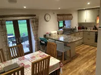 Beautiful Quiet Cottage Dog Friendly Near Cowbridge and Cardiff Hotels in Llancarfan