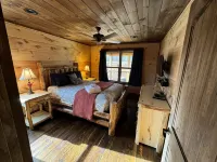 Peaceful and pristine newly built cabin perfectly located near the Ocoee River