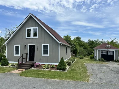 Cozy Cabin by the Creek - 7 Miles from Acadia National Park!