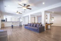 Large RENOVATED 6 bedroom 5 bath private home with LOTS of space! Hotels in Calvert County