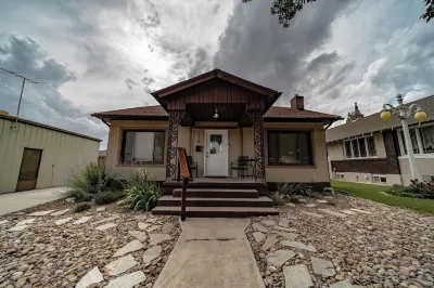 Gather here!  Hot Tub, Huge Kitchen, Fireplace, & BBQ!  Walk to Downtown Price! Hotels in der Nähe von Nine Mile Ranch