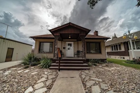 Bright, Huge Kitchen, Private Hot Tub, Fireplace, & BBQ! Walk to Downtown Price! Отели в г. Карбон Каунти