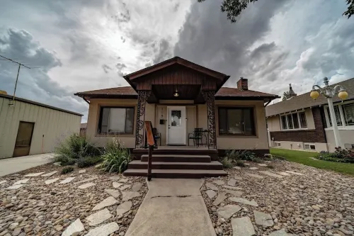 Gather here!  Hot Tub, Huge Kitchen, Fireplace, & BBQ!  Walk to Downtown Price!