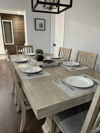 Relaxing family friendly heated pool home close to beach Отели рядом с достопримечательностью «Ларго Спортс Комплекс»