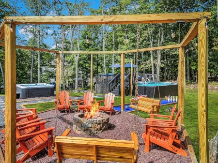 Pocono Dream House! Heated Pool, Fire Pit, Bowling, Mini Golf!