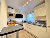 Beautiful, modern apartment by the lake, relax, let go & unwind
