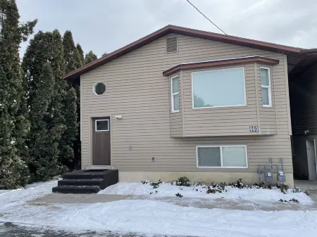 Quiet and modern 2 bed 1 bath apartment with changing sand table