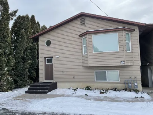 Quiet and modern 2 bed 1 bath apartment with changing sand table