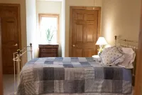 The Swan House:  Private, Peaceful, and Picturesque Lakefront Property Hotels in Coffee County