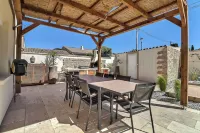 Superbe Villa 6 Couchages + un lit Bébé, Jacuzzi, Piscine, Salle de Sport, Calme Hotel a Bouillargues