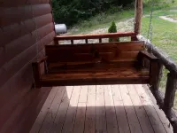 Cozy 1-BR cabin with Kid's Loft, Hot Tub & Large Deck on Working Buffalo Farm