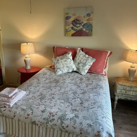 ONE BEDROOM CONDO ONE BLOCK TO BEACH