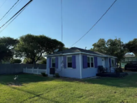 Bay view fisherman's cottage. Located in Seadrift, near Port O' Connor, TX.