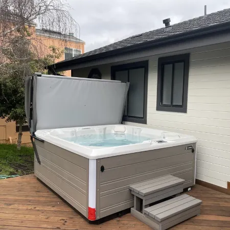 Fully Renovated with Views of the Mountains and Spa!