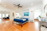 Modern Pool - Spa - Huge Game Room - Sleeps 36