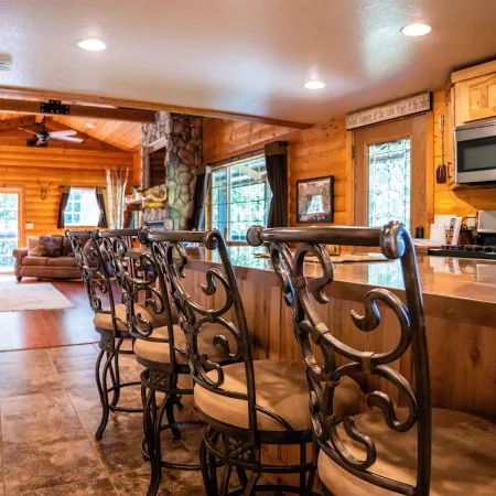 Romantic Cabin: Secluded Woods, Hot Tub, and Privacy in the Driftless Region.