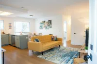 1Block from beach - Steps from restaurants & shops