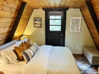 Mcm A-Frame: Hot Tub; Lake; Fall Colors; Fireplace; Nature; Cozy; Kayaks