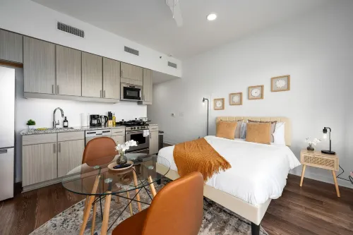 Contemporary Studio in DT BHAM! l Private Balcony