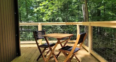 Valley Overlook - Cozy Cabin near Blossom Music Center, 1BR - Peninsula, Ohio Hotel dekat Funny Stop Comedy Club
