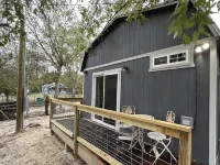 Cozy Country Cottage; Family RetreatJust minutes from Circle T ハミルトンのホテル