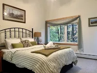 The Comforts of Home with a Dash of Luxury & Whimsy Lakes, Trails, Golf Min Away