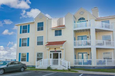 2Bed2Bath, Sleeps 6. Pet Friendly. Pool. Hot Tub. Walking Distance to the Beach.