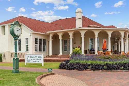 Beautiful, renovated ,clean 2BD,2BA condo in Pinehurst, Pool, Wifi , Cable etc