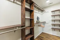 Suburban Oasis,Pool& Spa, Ping pong, Air Hockey, Pool table & Arcade, Cul De Sac