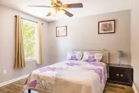 5-bedroom vacation home just 5 minutes from Palm Beach International Airport. Các khách sạn ở Haverhill