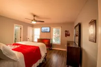 Suite 102 in Madison..Quiet and Quaint"