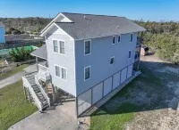 Beachside Breeze! 5 BR 3 BA beach paradise! Hotels near Sunsations