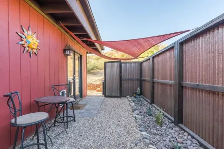 Sun Ray Ranch Cabin between Joshua Tree and Palm Springs