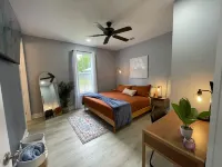 Beach Oasis 5-bedroom Single-Level Family Home within walking distance to Beach - مطابخ