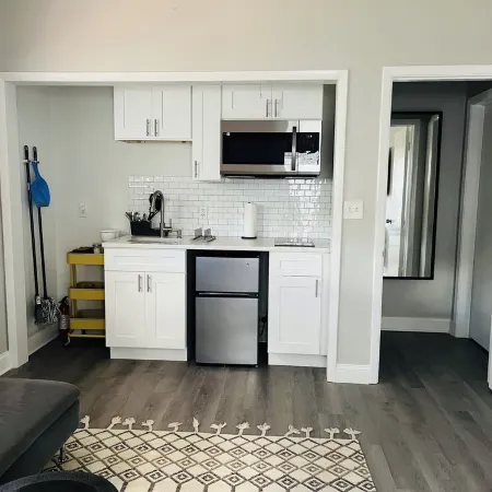 Quiet Studio in New Port Richey Downtown. Apartment B