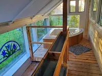 Unique Large House on 40 Acres, Great Views, Bass Pond, and Trails. Pets OK! Hotels in Chassell Township