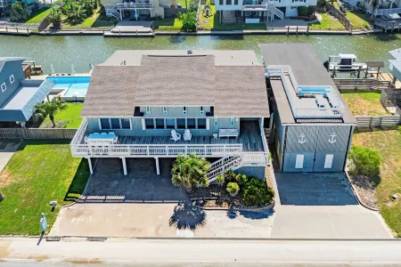 Texas Paradise! Enjoy sunrises, sunsets & waterfront views in one place. Отели рядом с достопримечательностью «Парк Рокпорт Бич»