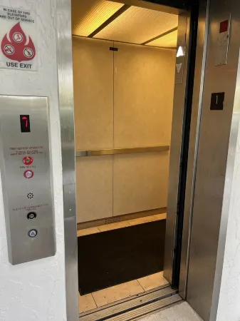 Moorings  Condo, West of 41. Отели рядом с достопримечательностью «Парк Лоудермилк»