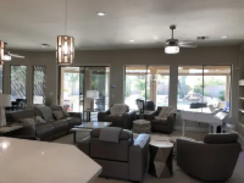 Luxury 4 Bed,  4 Bath with Heated Pool, Spa Outdoor Kitchen & Putting Green